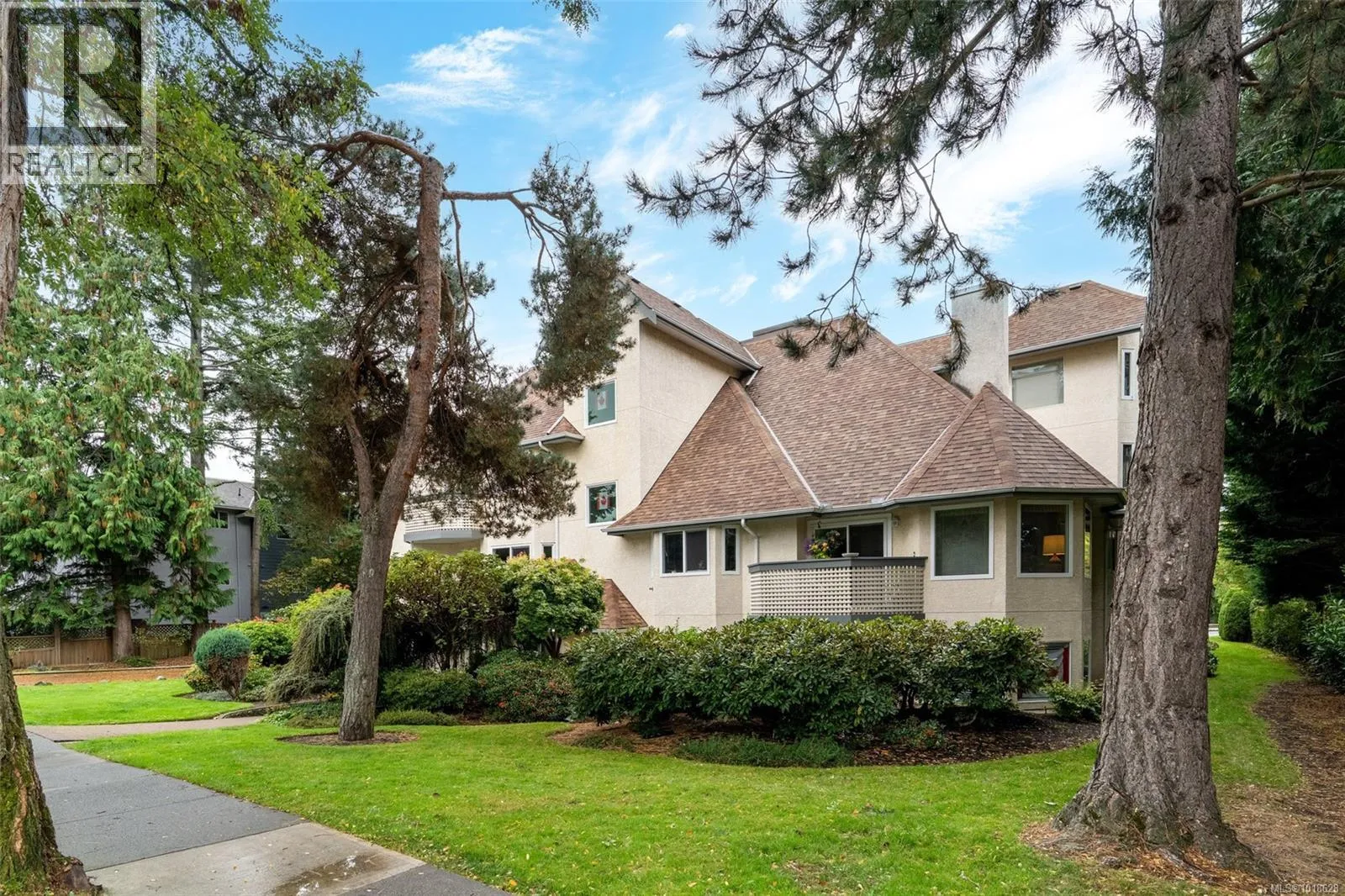 Apartment for rent: 213 9882 Fifth St, Sidney, British Columbia V8L 2X3