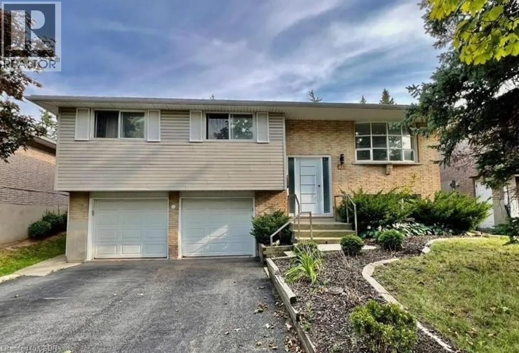 House for rent: 213 Northlake Drive, Waterloo, Ontario N2V 1A6