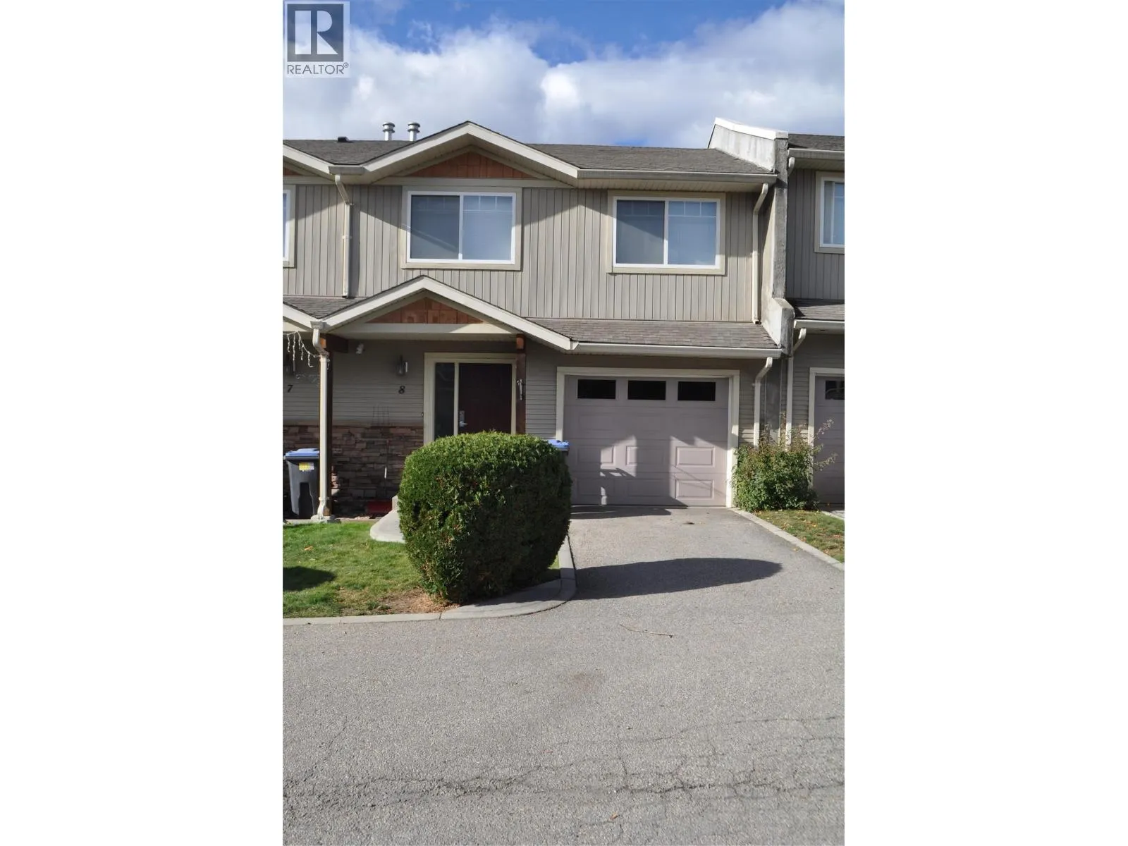 Row / Townhouse for rent: 2131 Scenic Road Unit# 8, Kelowna, British Columbia V1Y 6G1