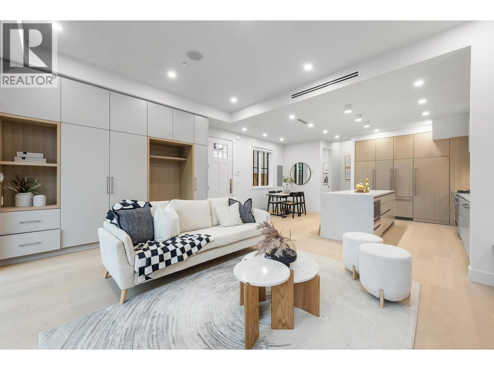 Duplex for rent: 2134 E 10th Avenue, Vancouver, British Columbia V5N 1Y1