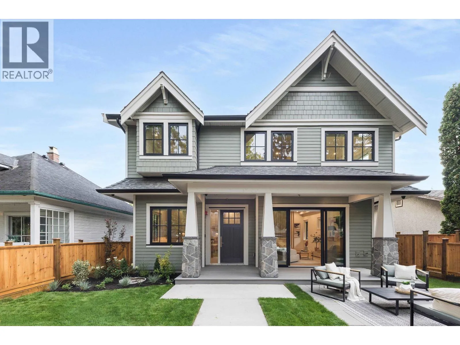 Duplex for rent: 2136 E 10th Avenue, Vancouver, British Columbia V5N 1Y1