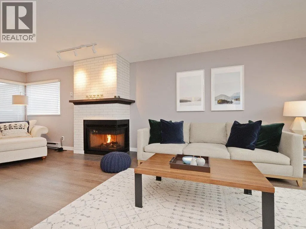 Row / Townhouse for rent: 2136 Eastern Avenue, North Vancouver, British Columbia V7L 3G3