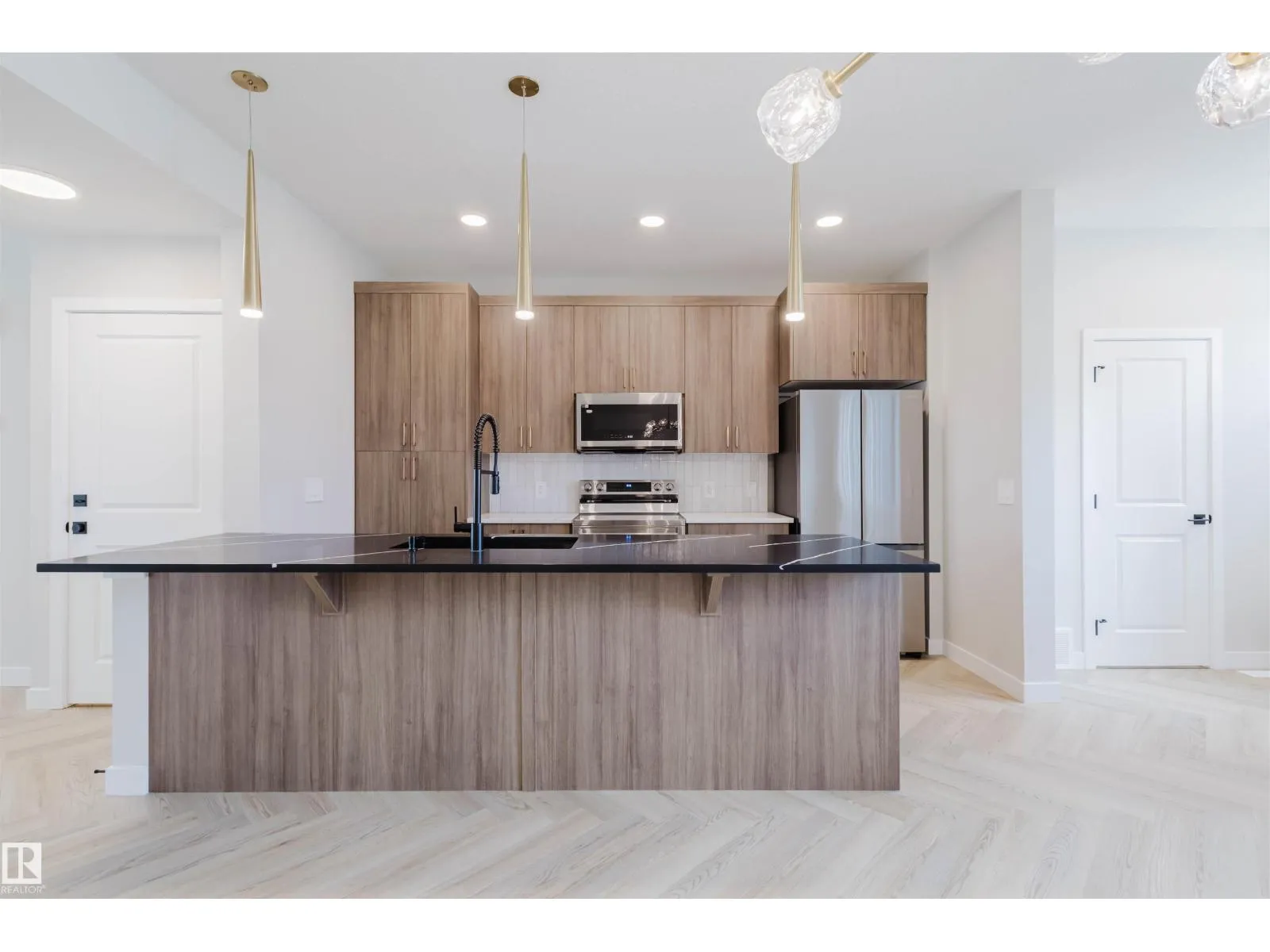 Duplex for rent: 2138 Crossbill Ln Nw, Edmonton, Alberta T5S 0W4