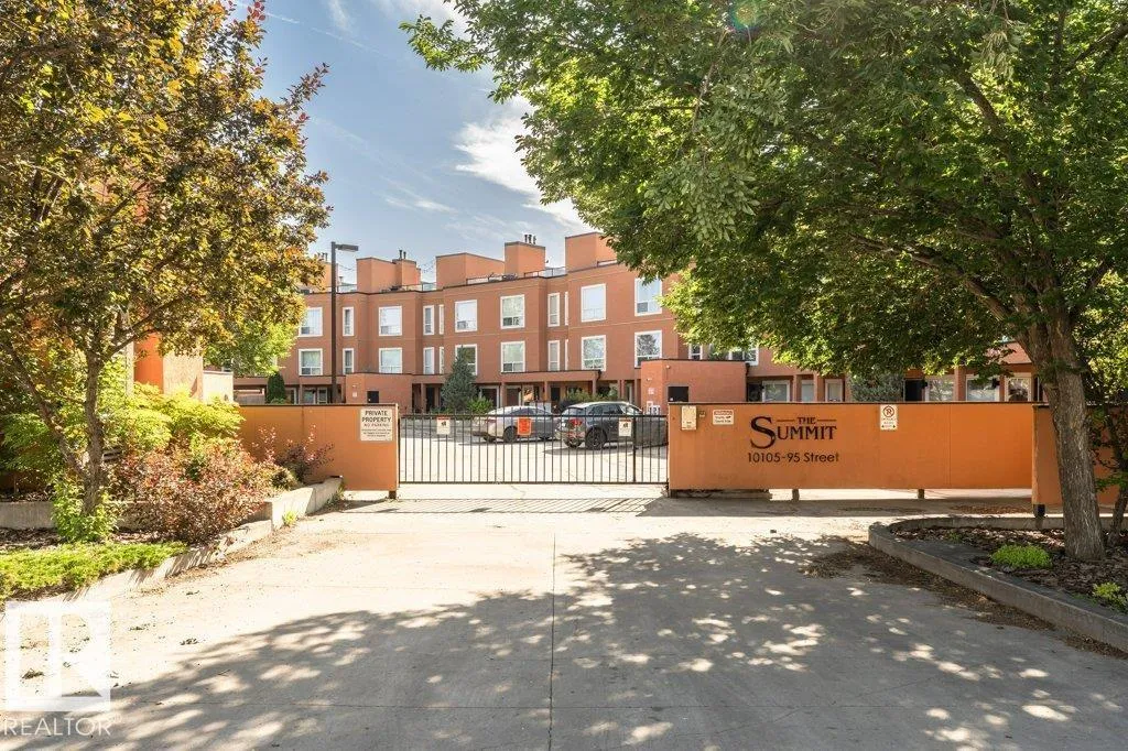 Row / Townhouse for rent: #214 10105 95 St Nw, Edmonton, Alberta T5H 4M4