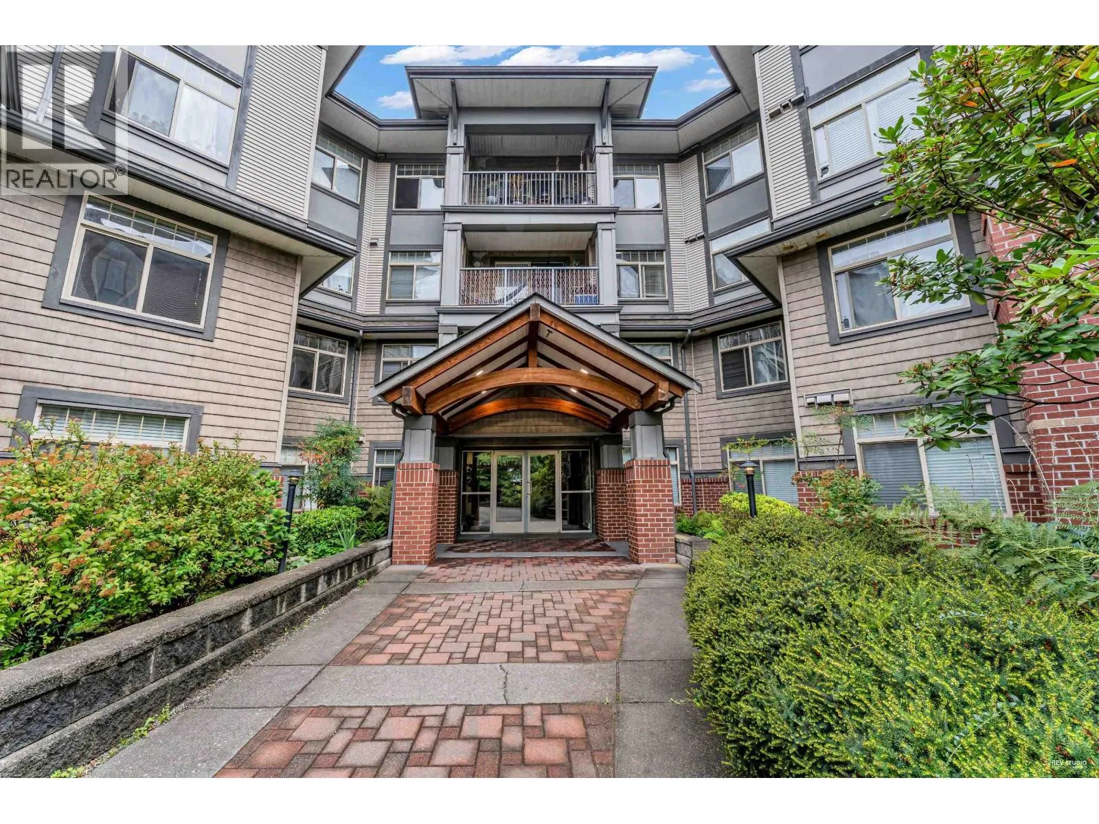 Apartment for rent: 214 12020 207a Street, Maple Ridge, British Columbia V2X 8V2