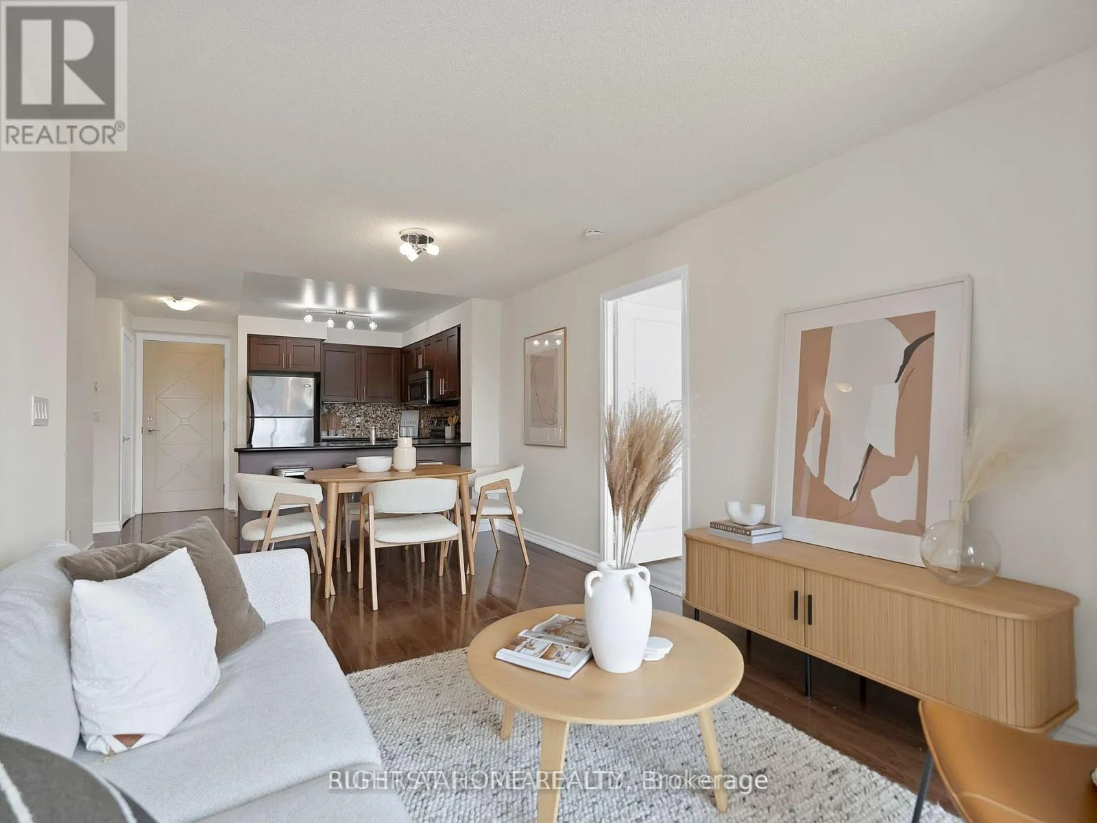 Apartment for rent: 214 - 18 Harding Boulevard, Richmond Hill, Ontario L4C 0T3