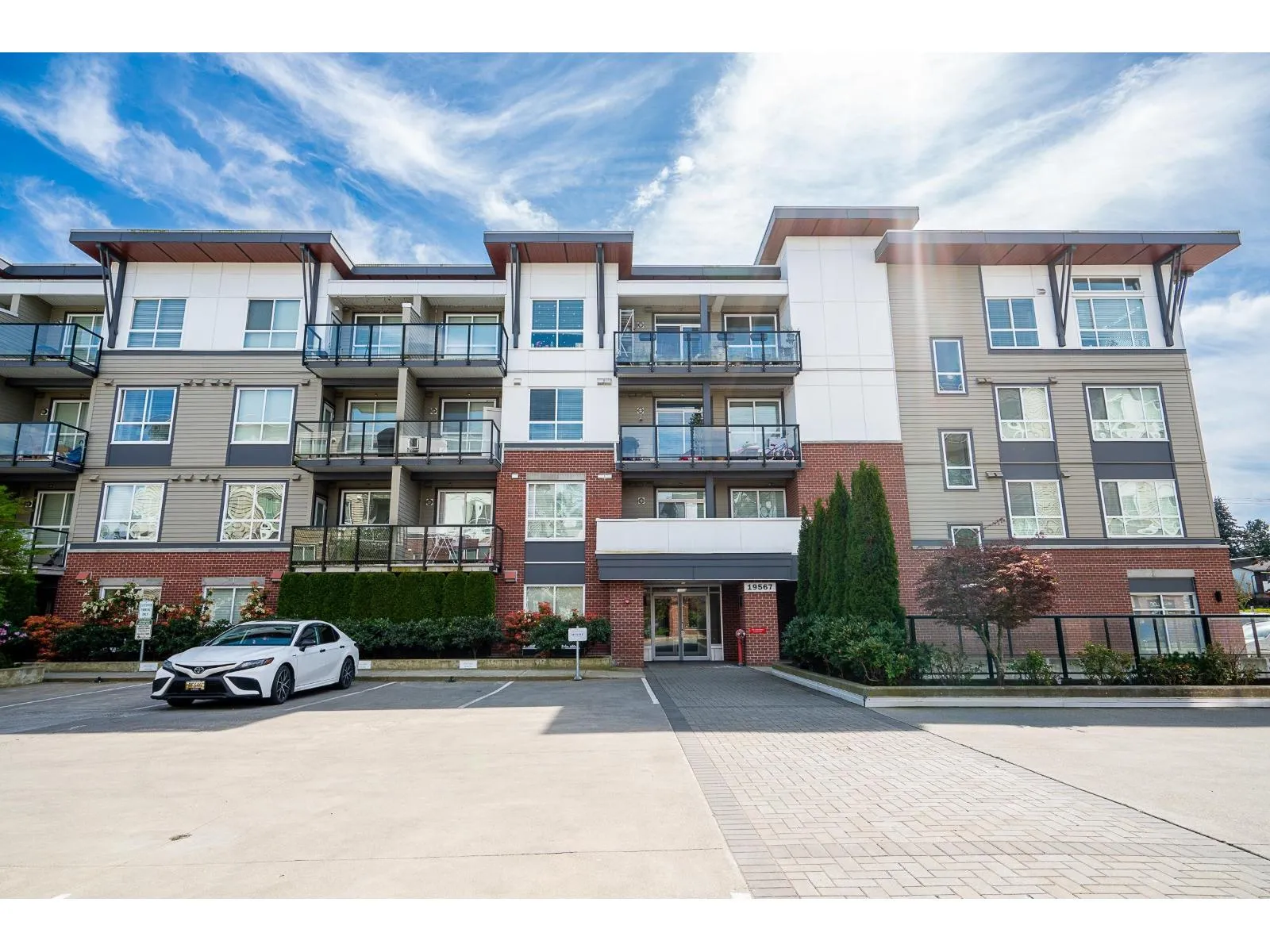 Apartment for rent: 214 19567 64 Avenue, Surrey, British Columbia V3S 7H8