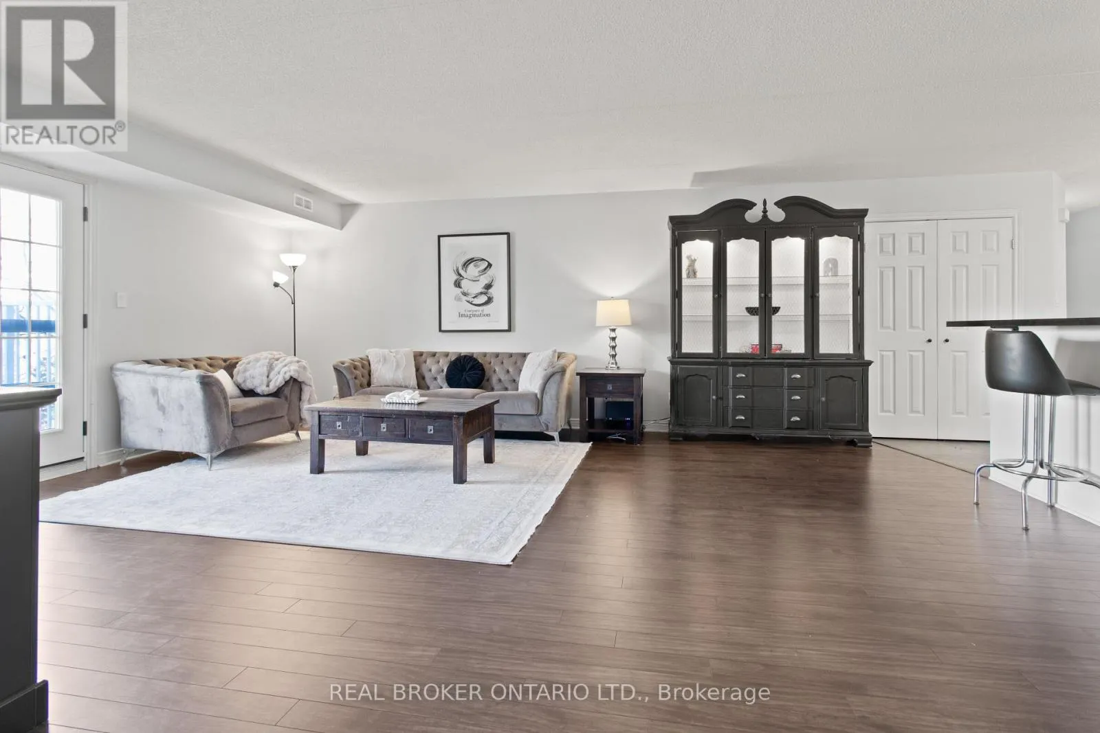 Apartment for rent: 214 - 2010 Cleaver Avenue, Burlington, Ontario L7M 4C1