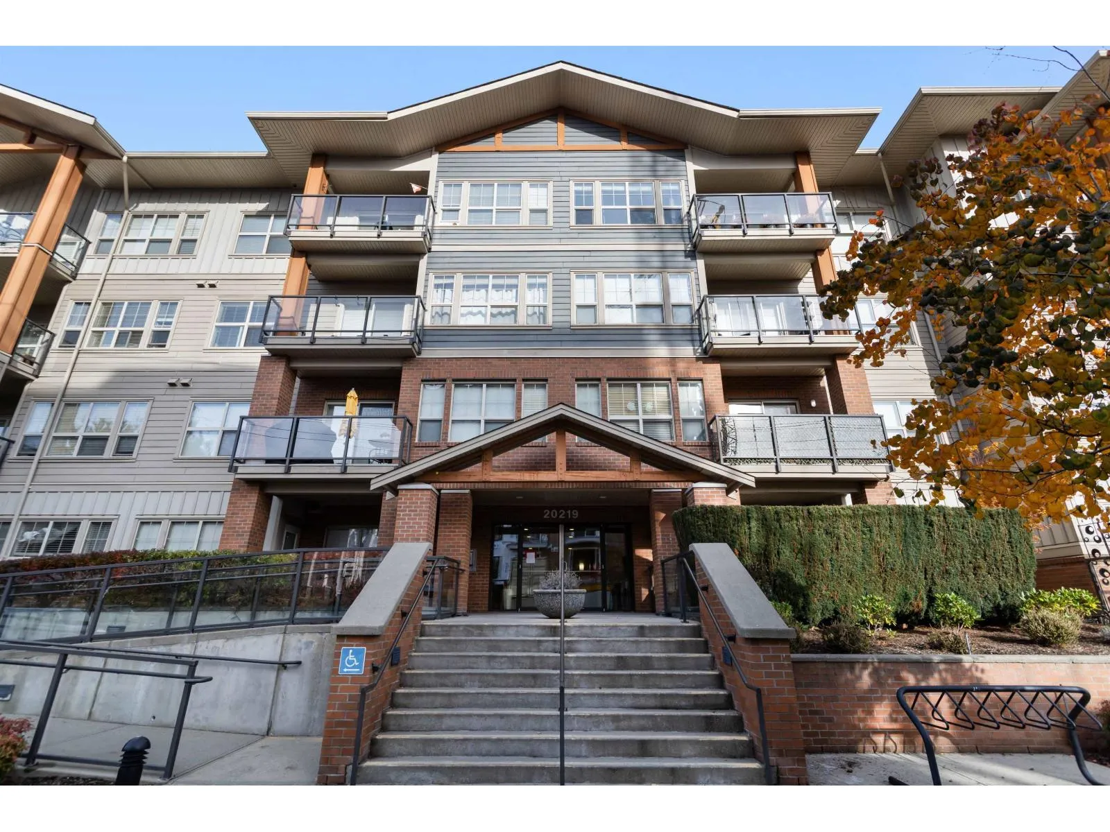 Apartment for rent: 214 20219 54a Avenue, Langley, British Columbia V3A 0C7