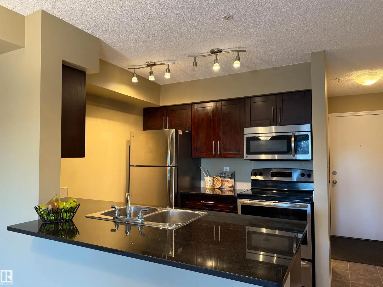 Apartment for rent: #214 274 Mcconachie Dr Nw, Edmonton, Alberta T5Y 3N4