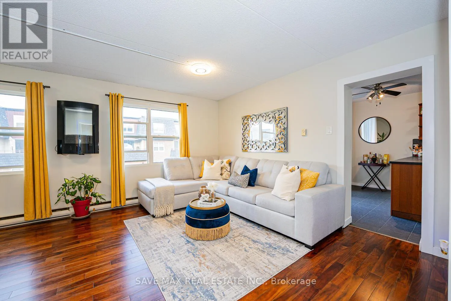 Apartment for rent: 214 - 580 Mary Street E, Whitby, Ontario L1N 2R3