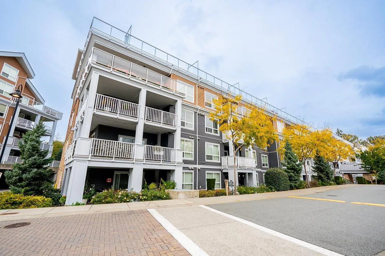 Apartment for rent: 214 6470 194 Street, Surrey, British Columbia V4N 6J9