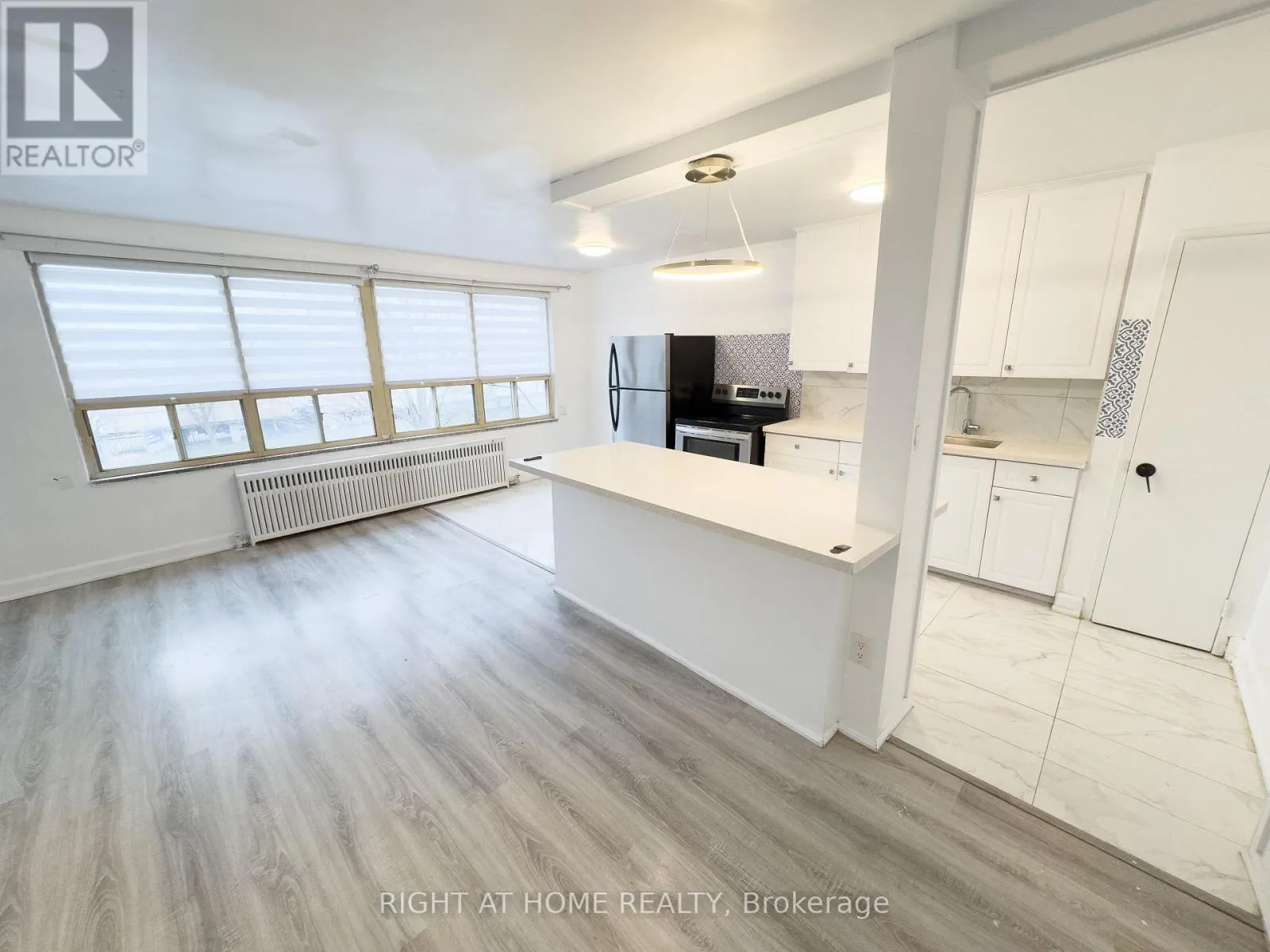 Other for rent: 214 - 896 Eglinton Avenue E, Toronto, Ontario M4G 2L2