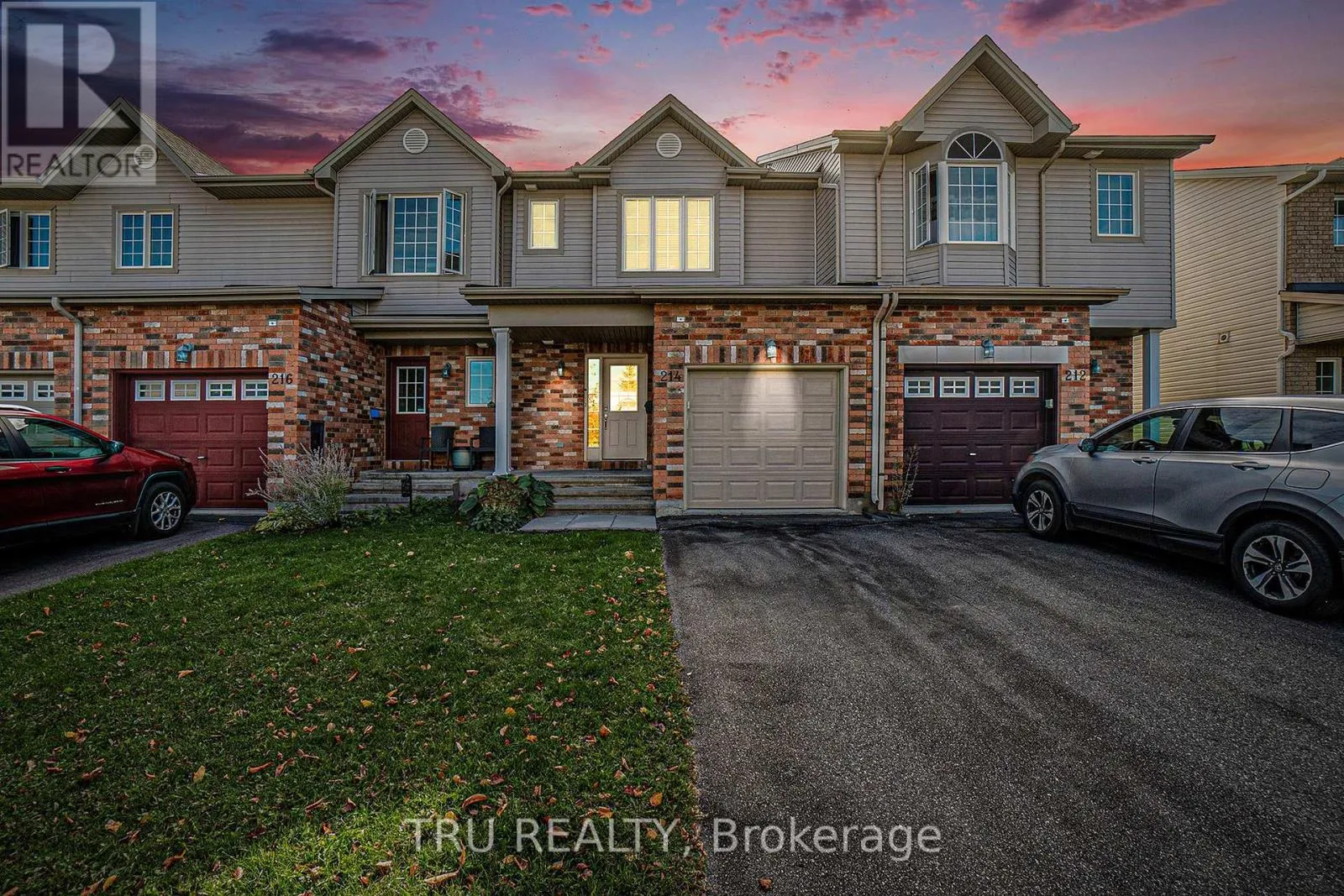 Row / Townhouse for rent: 214 Arrita Street E, Ottawa, Ontario K2S 0J7