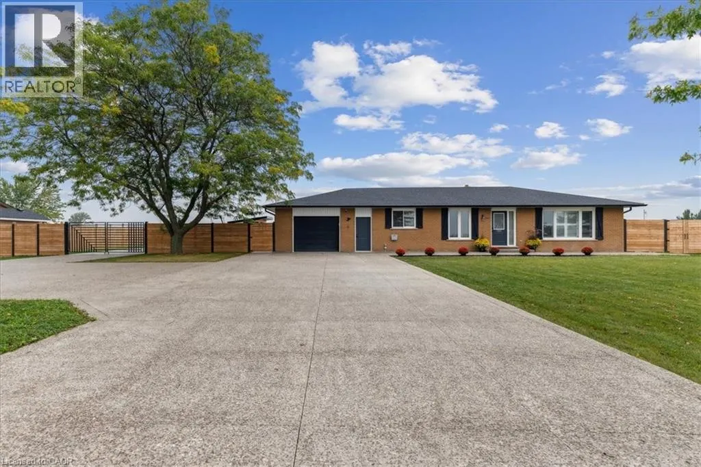 House for rent: 214 Binbrook Road, Glanbrook, Ontario L0R 1C0