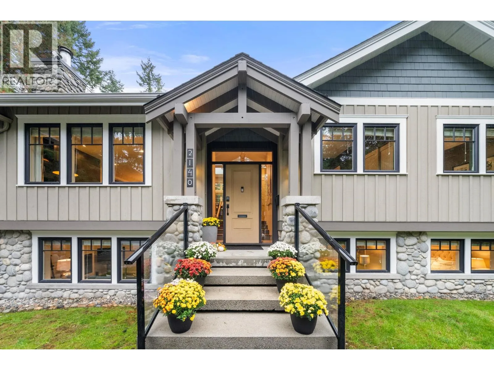 House for rent: 2140 Pemberton Avenue, North Vancouver, British Columbia V7P 2T1