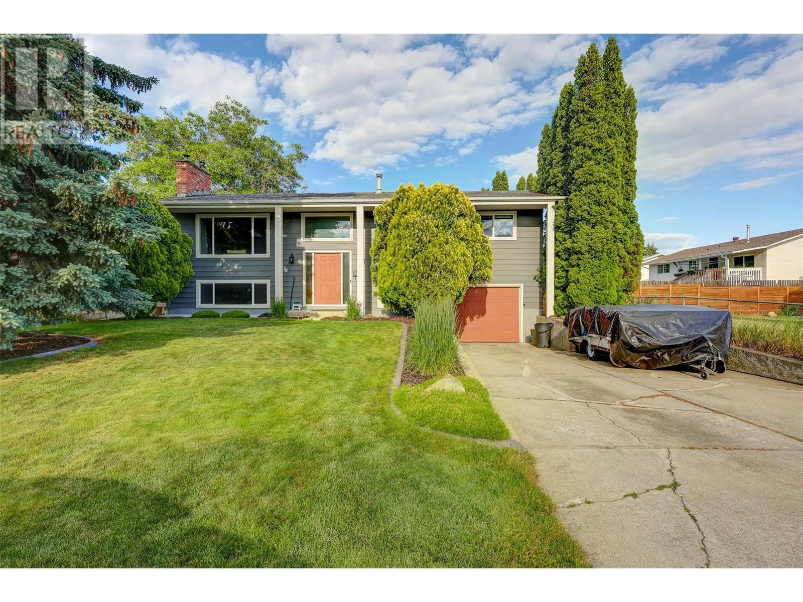 House for rent: 2141 Kaslo Court, Kelowna, British Columbia V1Y 8B9