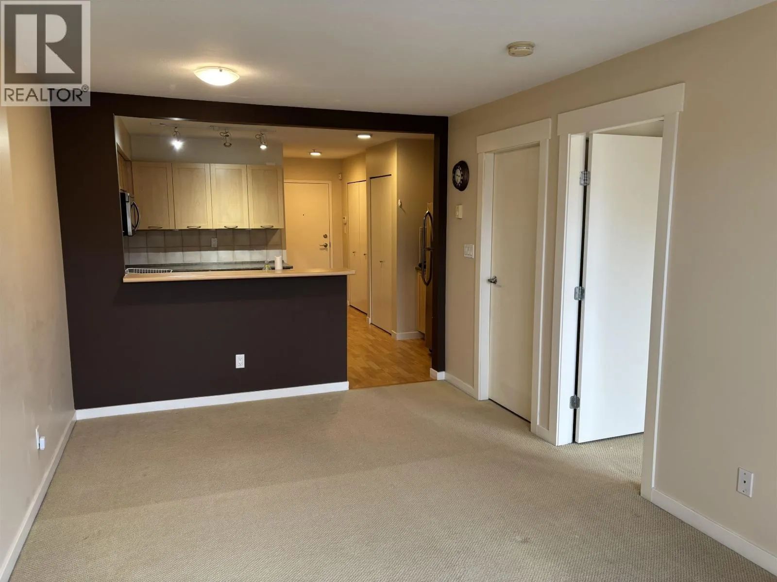 Apartment for rent: 215 1503 W 65th Avenue, Vancouver, British Columbia V6P 6Y8