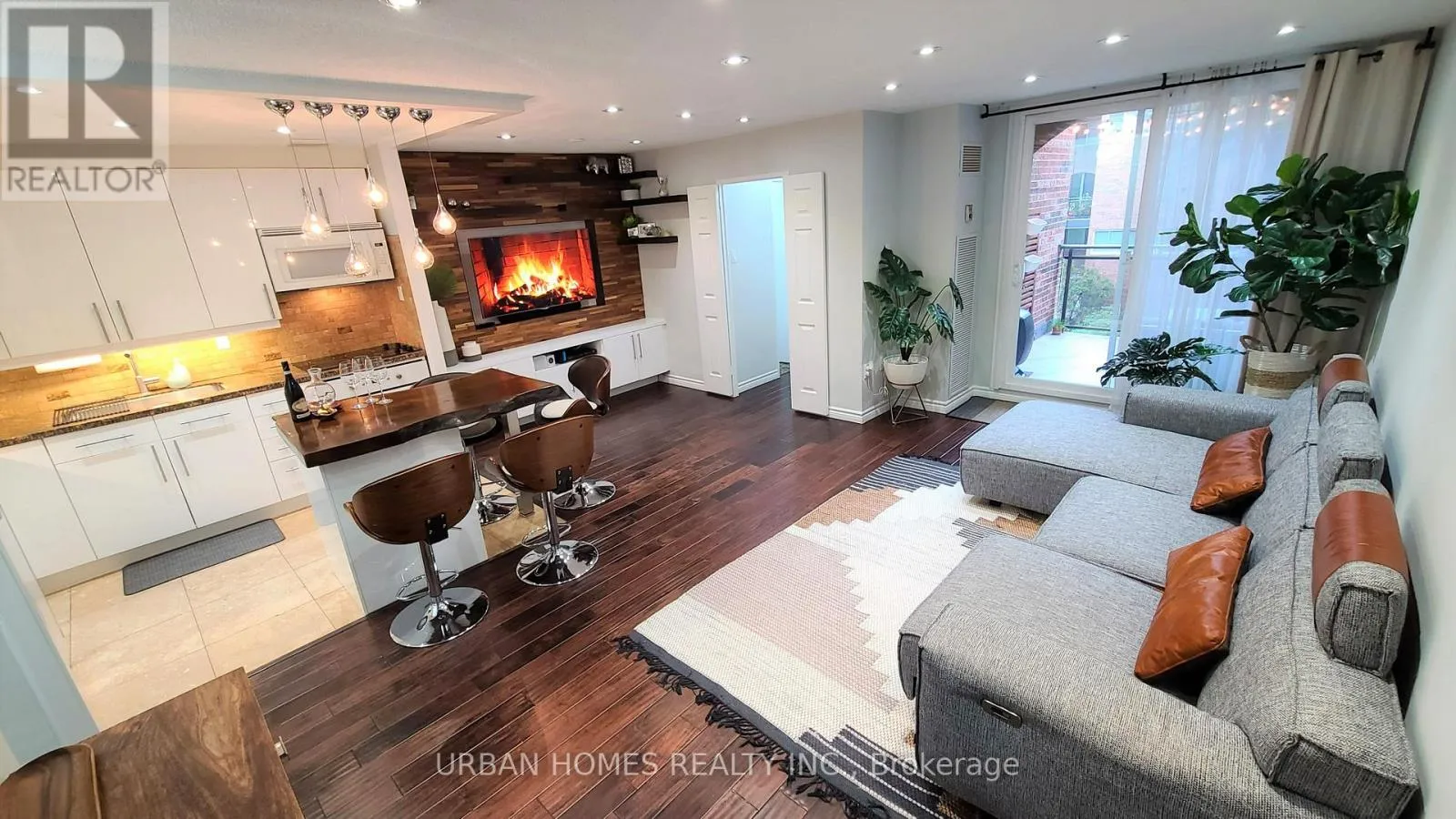 Apartment for rent: 215 - 16a Elgin Street, Markham, Ontario L3T 4T4