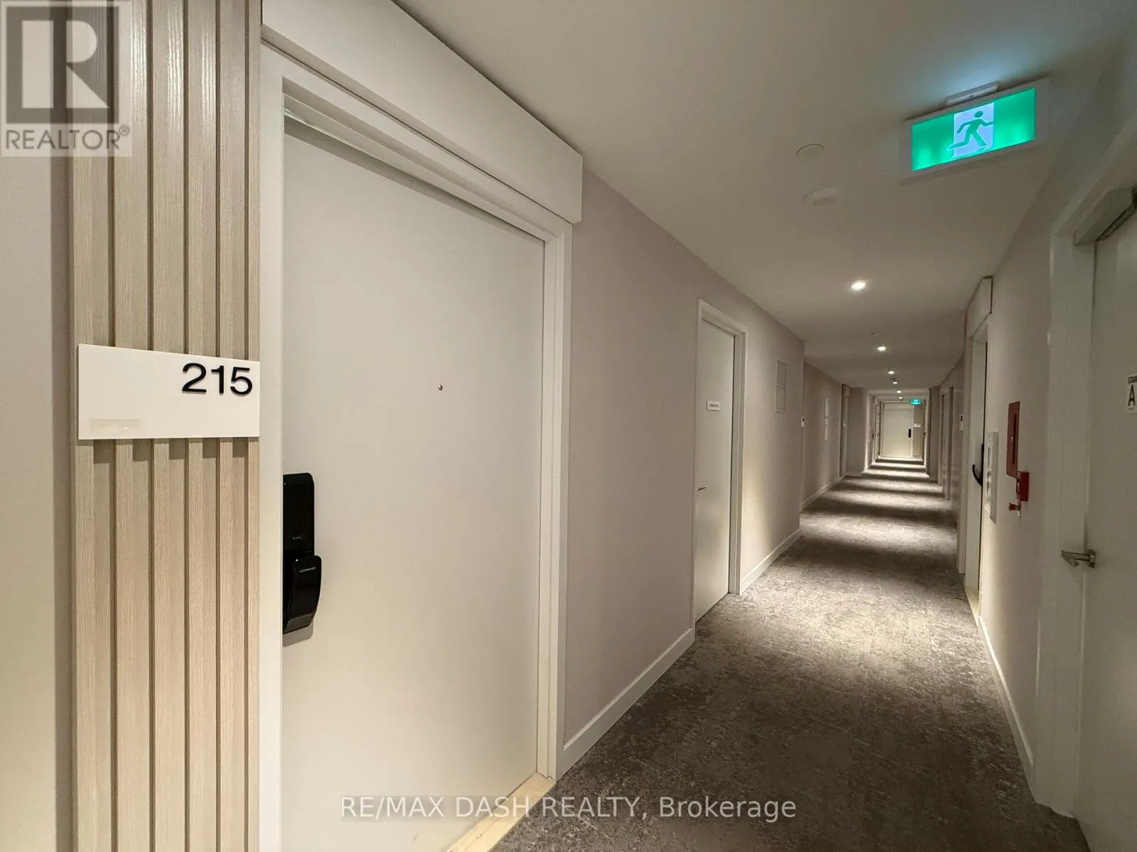 Apartment for rent: 215 - 28 Ann Street, Mississauga, Ontario M3C 0H5