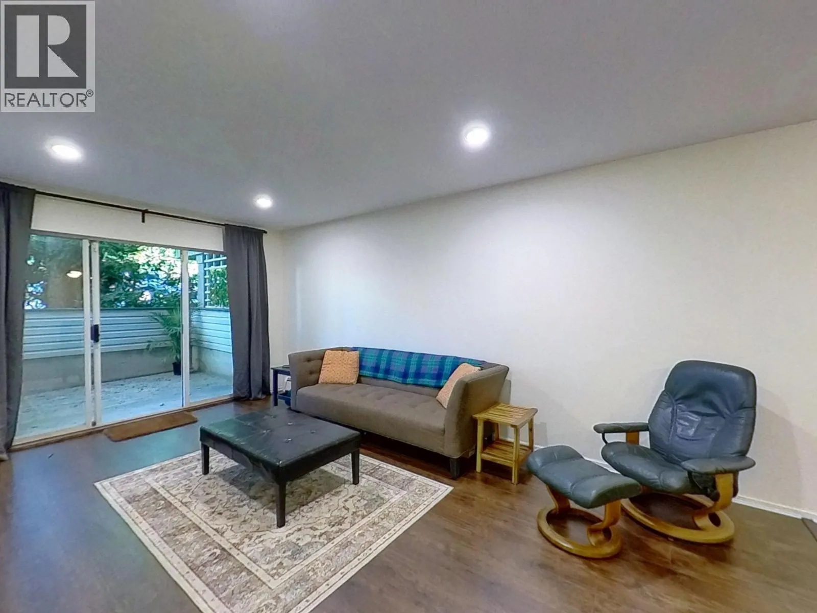 Apartment for rent: 215 428 Agnes Street, New Westminster, British Columbia V3L 1G1