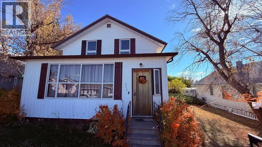 House for rent: 215 5 Avenue W, Hanna, Alberta T0J 1P0