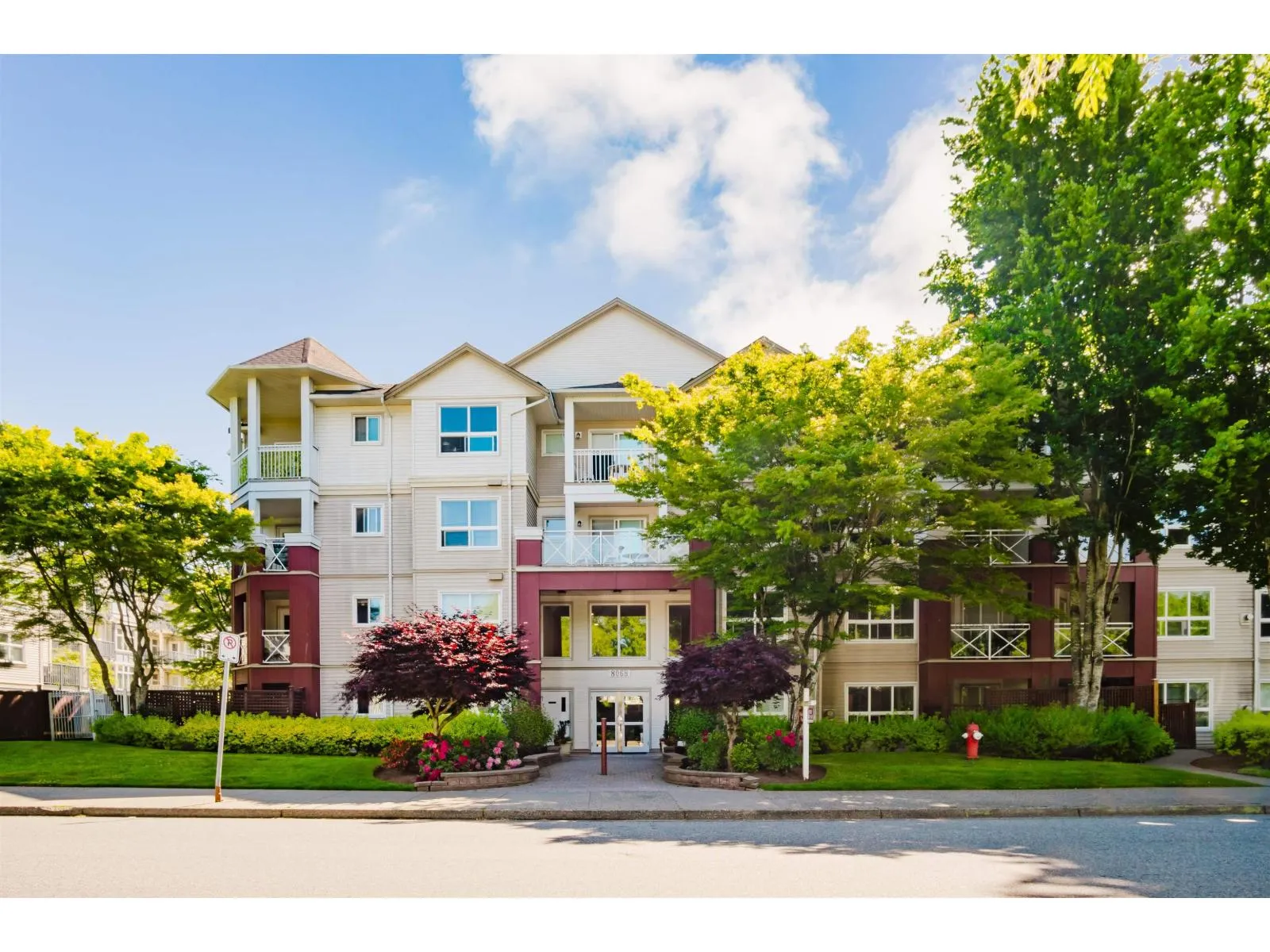 Apartment for rent: 215 8068 120a Street, Surrey, British Columbia V3W 3P3