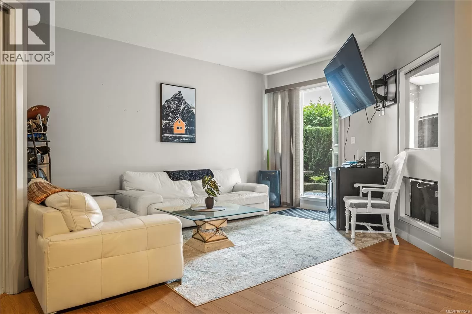 Apartment for rent: 215 99 Chapel St, Nanaimo, British Columbia V9R 5H3