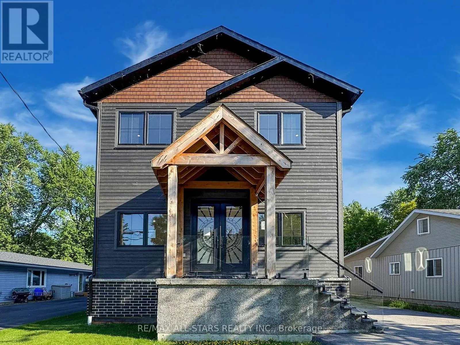 House for rent: 215 Bayview Avenue, Georgina, Ontario L4P 2T3