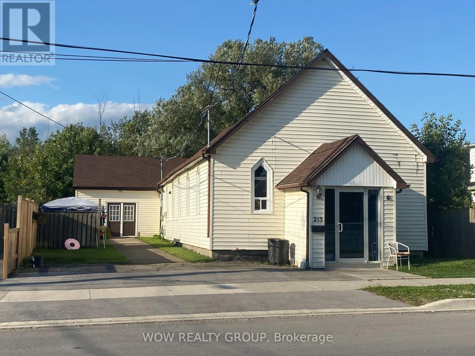 Duplex for rent: 215 Broadway Avenue, Welland, Ontario L3C 5L7