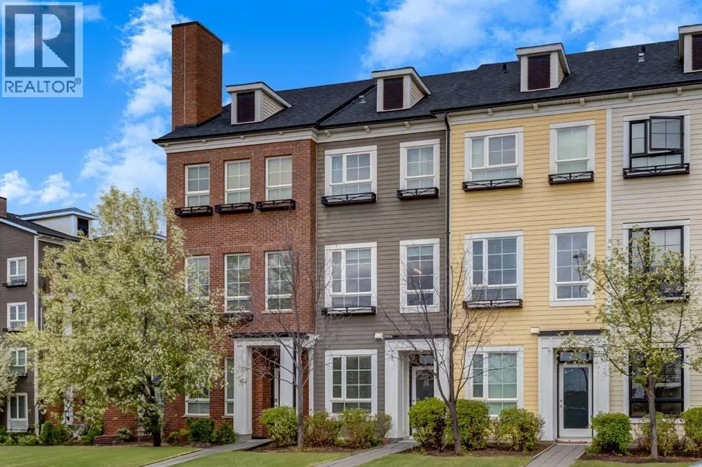 Row / Townhouse for rent: 215 Copperpond Common Se, Calgary, Alberta T2Z 1G5