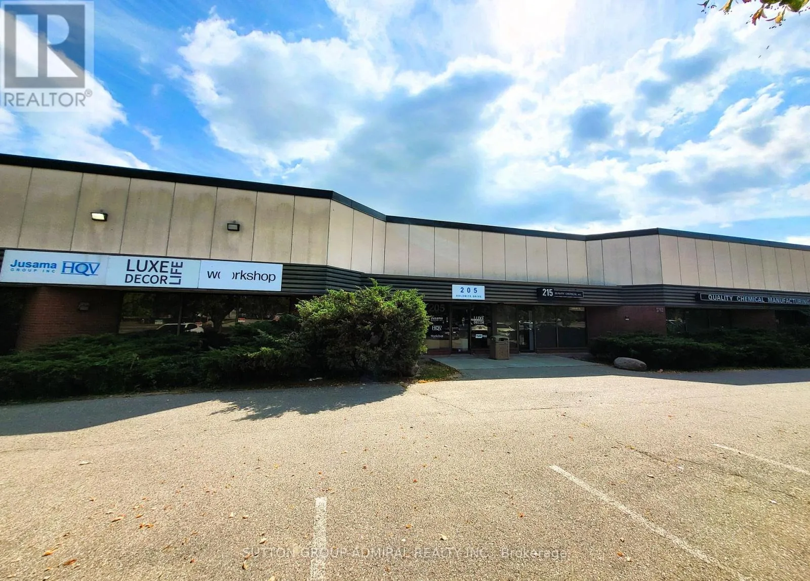 Warehouse for rent: 215 Dolomite Drive, Toronto, Ontario M3J 2N1