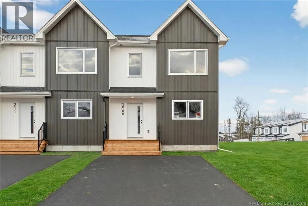 Row / Townhouse for rent: 215 Donat Crescent, Dieppe, New Brunswick E1A 7R4