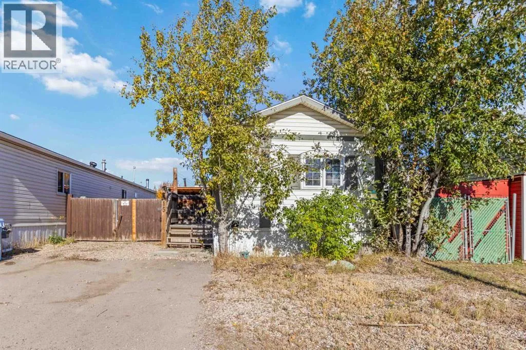 Manufactured Home for rent: 215 Grant Way, Fort McMurray, Alberta T9H 5J3