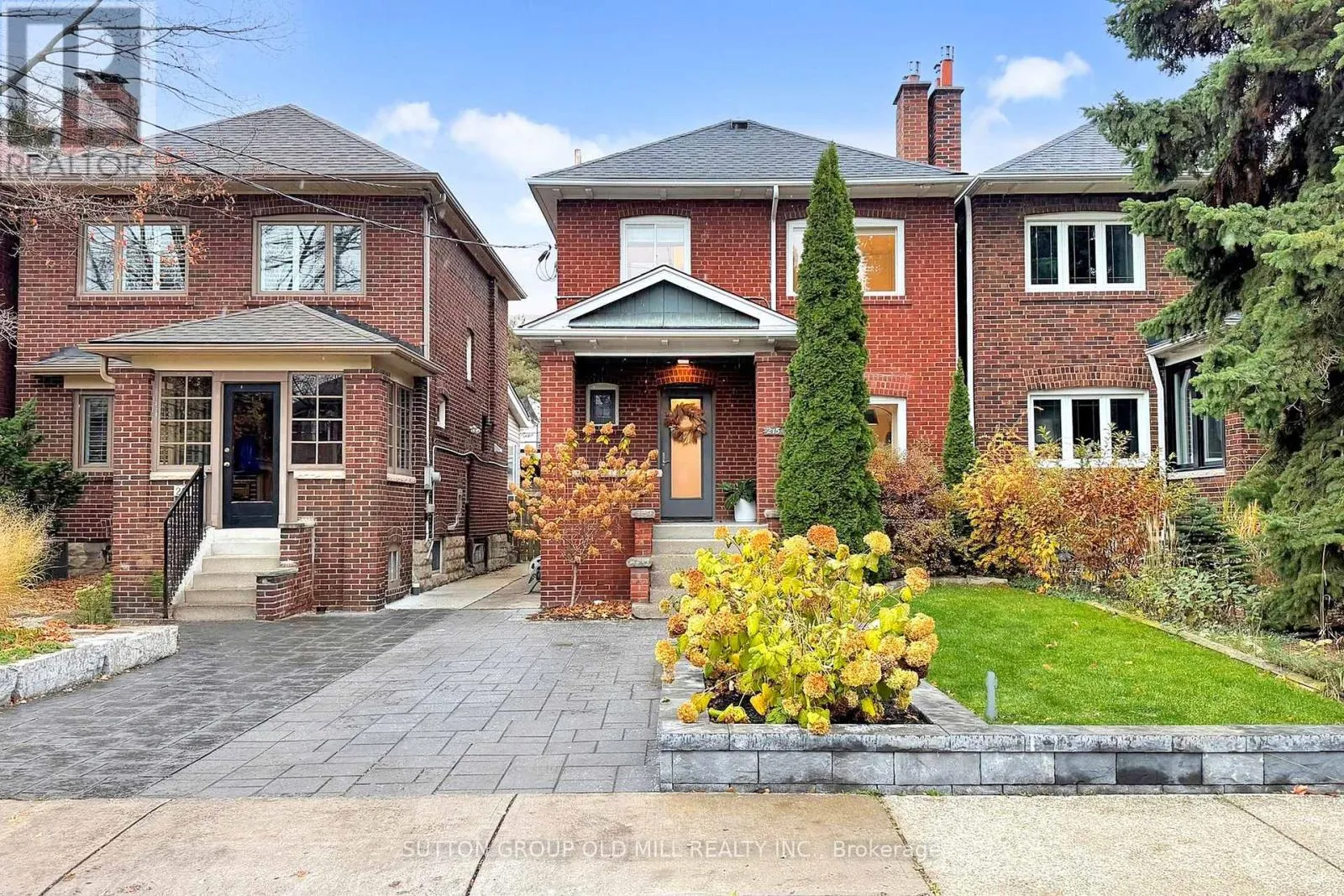 House for rent: 215 Humbercrest Boulevard, Toronto, Ontario M6S 4L5