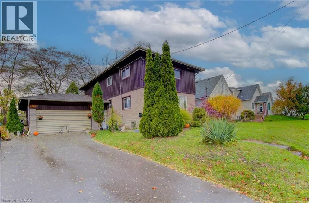 House for rent: 215 Lancaster Street W, Kitchener, Ontario N2H 4T9