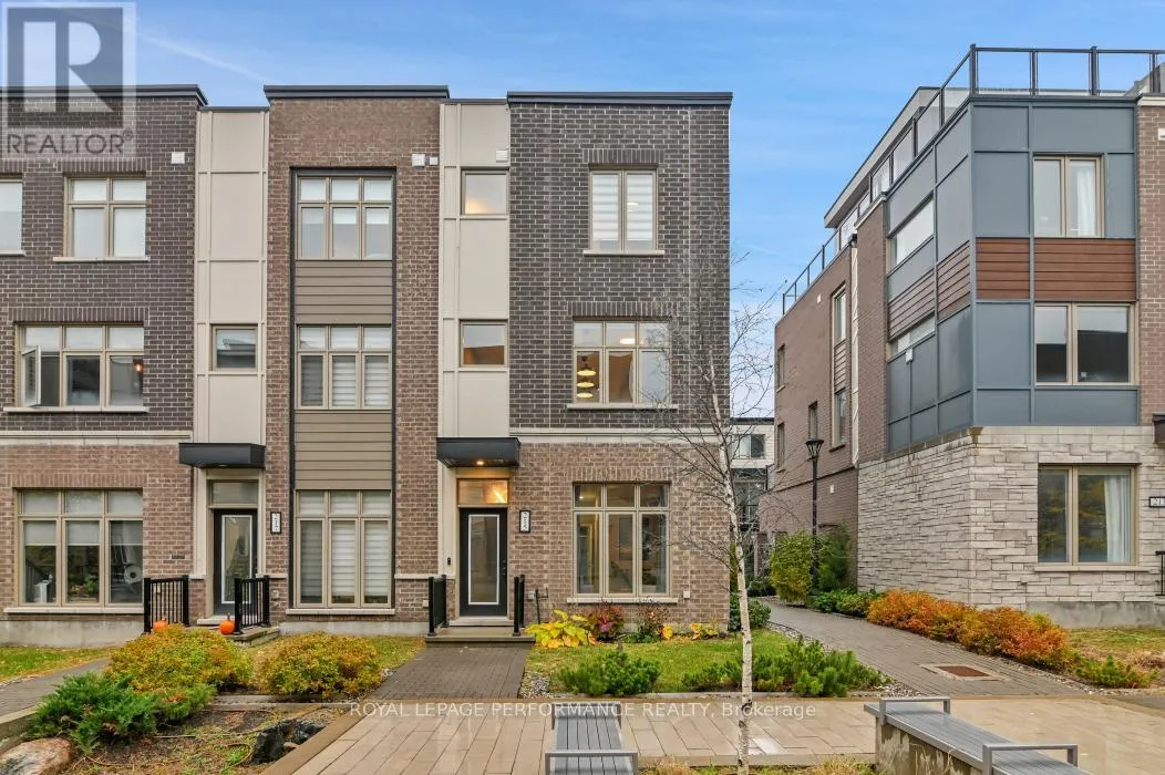 Row / Townhouse for rent: 215 Makadewa Private, Ottawa, Ontario K1K 4Z9