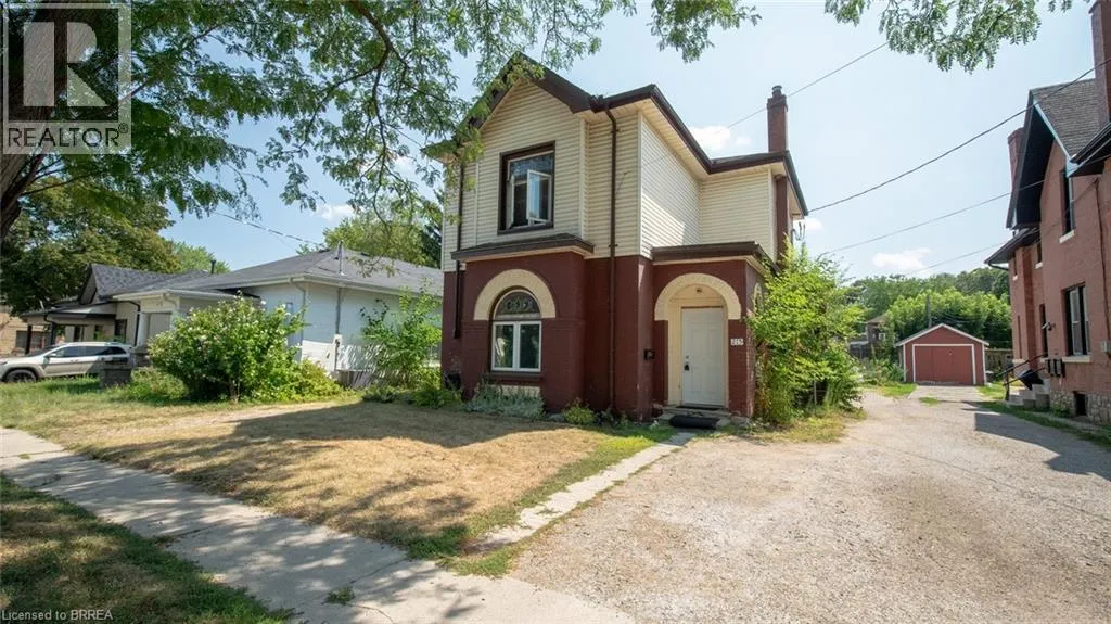 Triplex for rent: 215 Nelson Street, Brantford, Ontario N3S 4C5