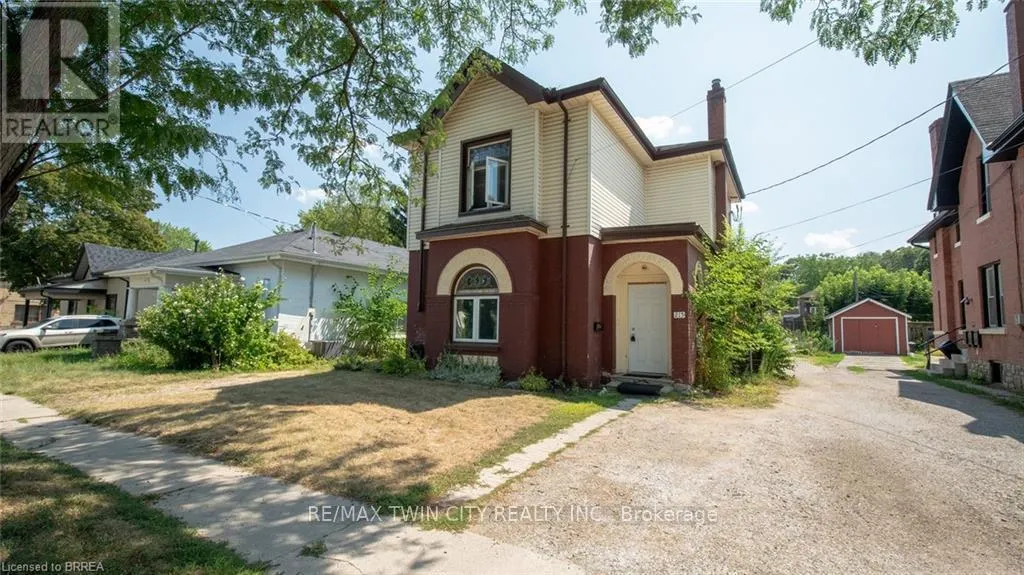 Triplex for rent: 215 Nelson Street, Brantford, Ontario N3S 4C5