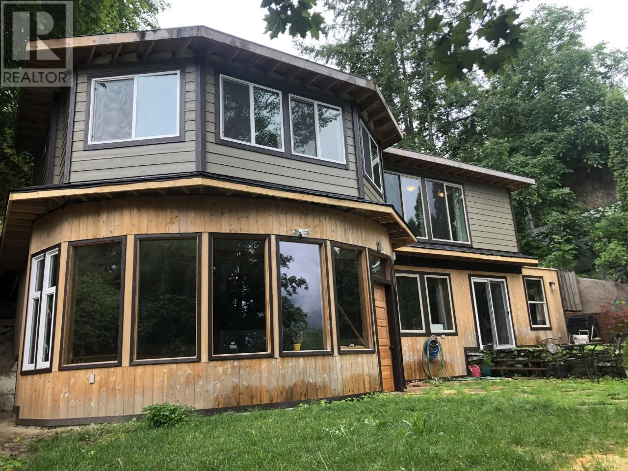 House for rent: 215 Union Street, Nelson, British Columbia V1L 4A4