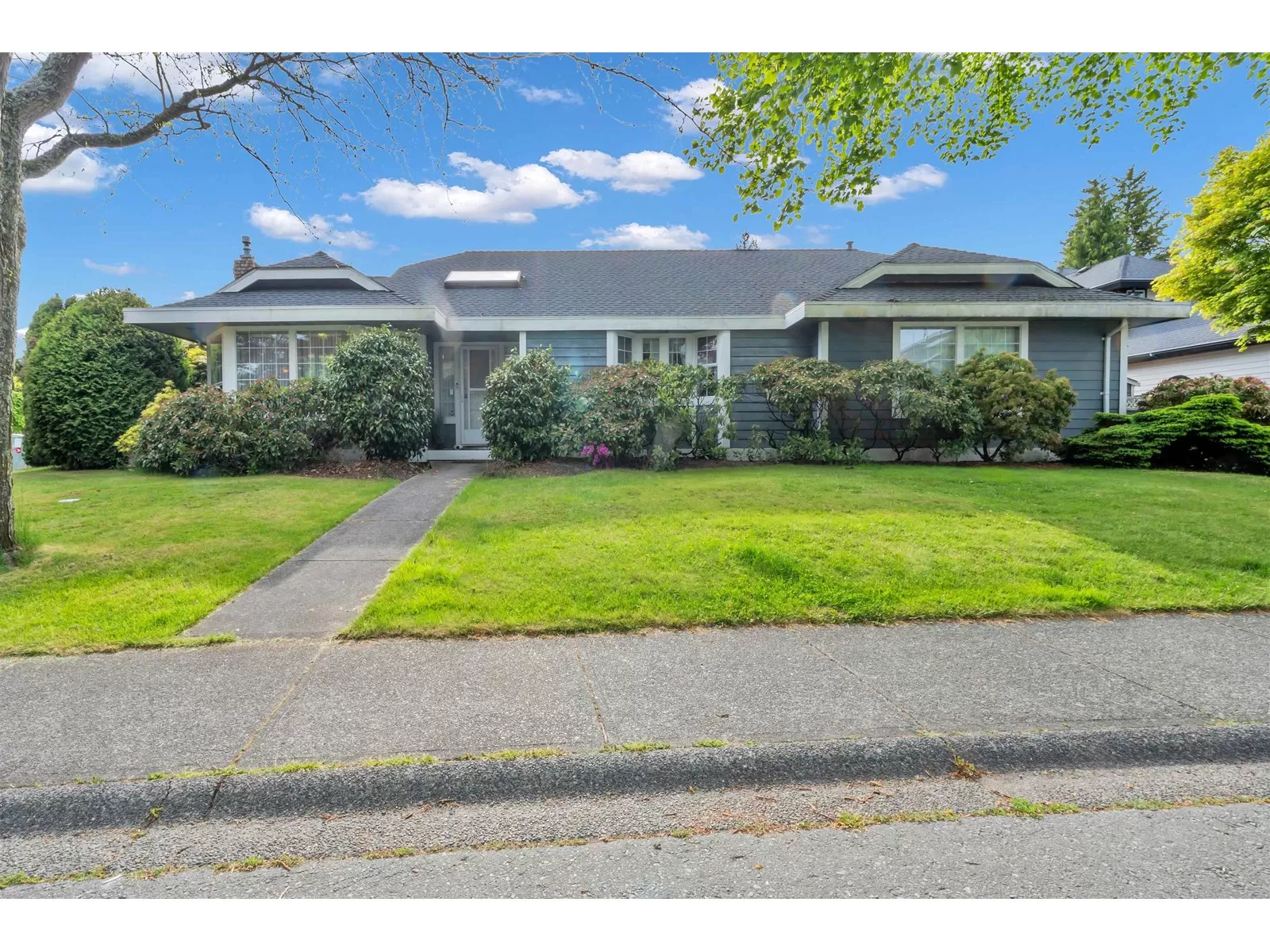 House for rent: 2151 148a Street, Surrey, British Columbia V4A 8L7