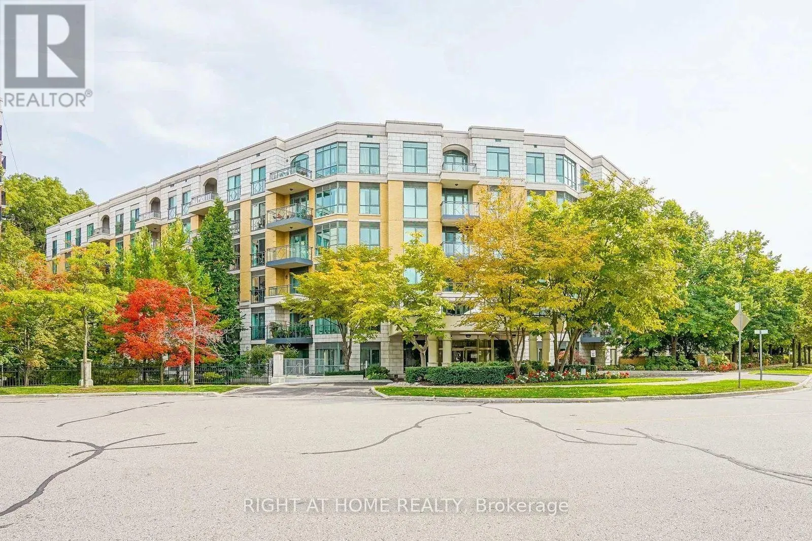 Apartment for rent: 216 - 11 William Carson Crescent, Toronto, Ontario M2P 2G1