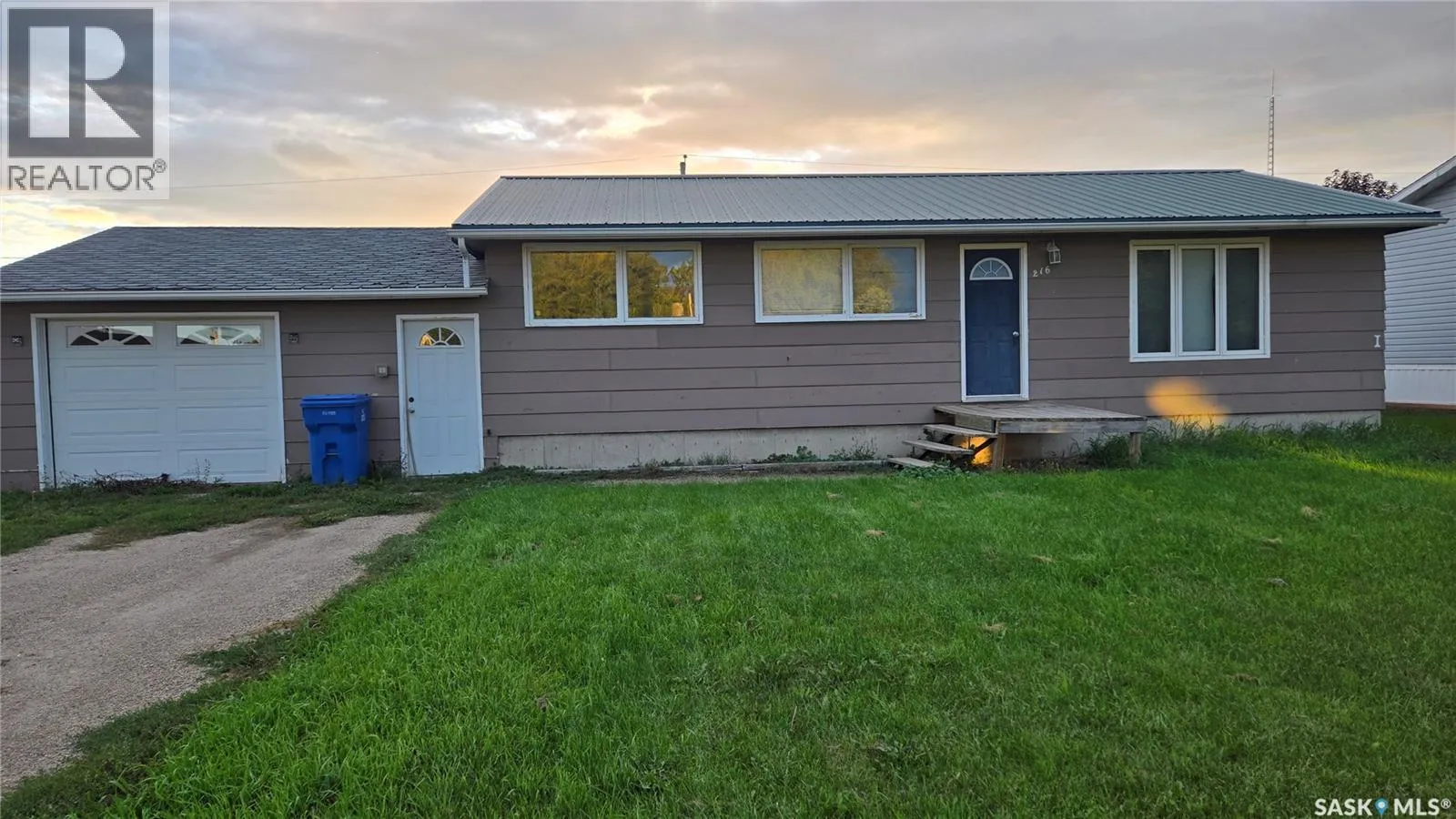 House for rent: 216 1st Street W, Carnduff, Saskatchewan S0C 0S0