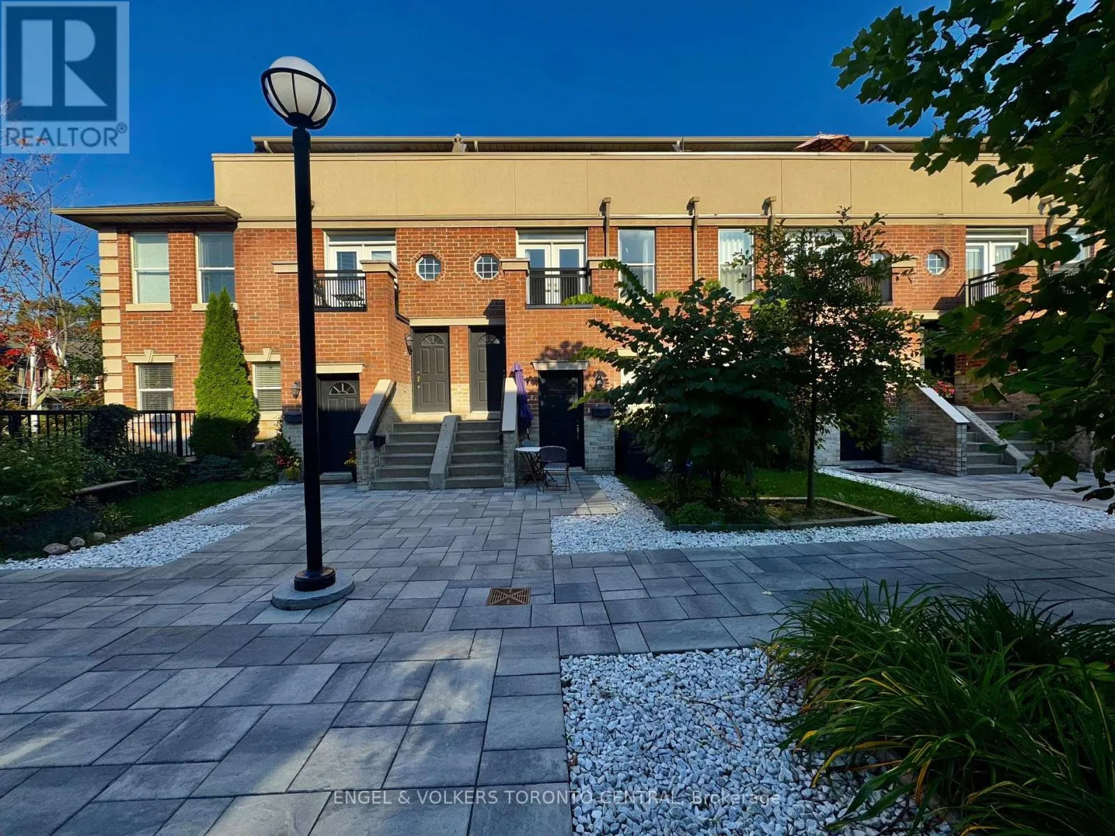 Row / Townhouse for rent: 216 - 51 Halton Street, Toronto, Ontario M6J 1R5