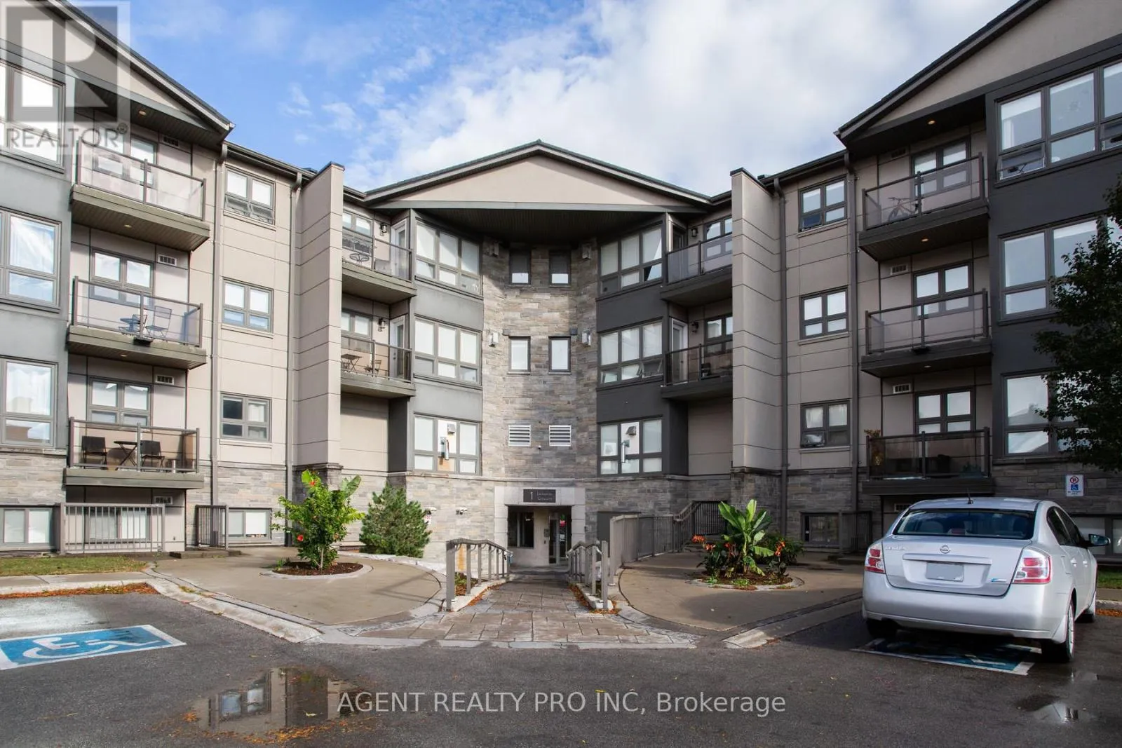 Apartment for rent: 217 - 1 Jacksway Crescent, London North, Ontario N5X 3T6