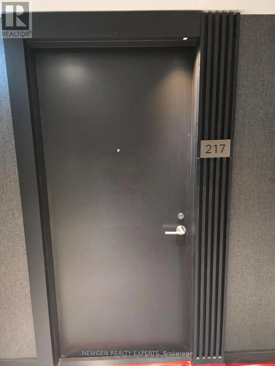 Apartment for rent: 217 - 110 Broadway Avenue, Toronto, Ontario M4P 1V7