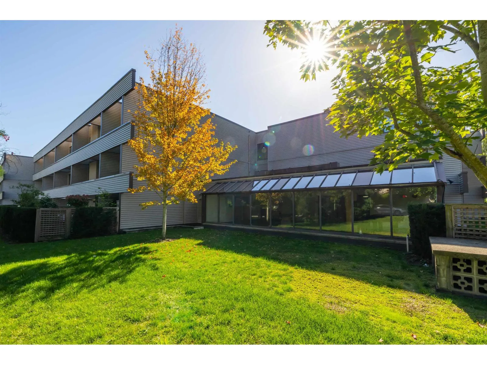 Apartment for rent: 217 15275 19 Avenue, Surrey, British Columbia V4A 1X6