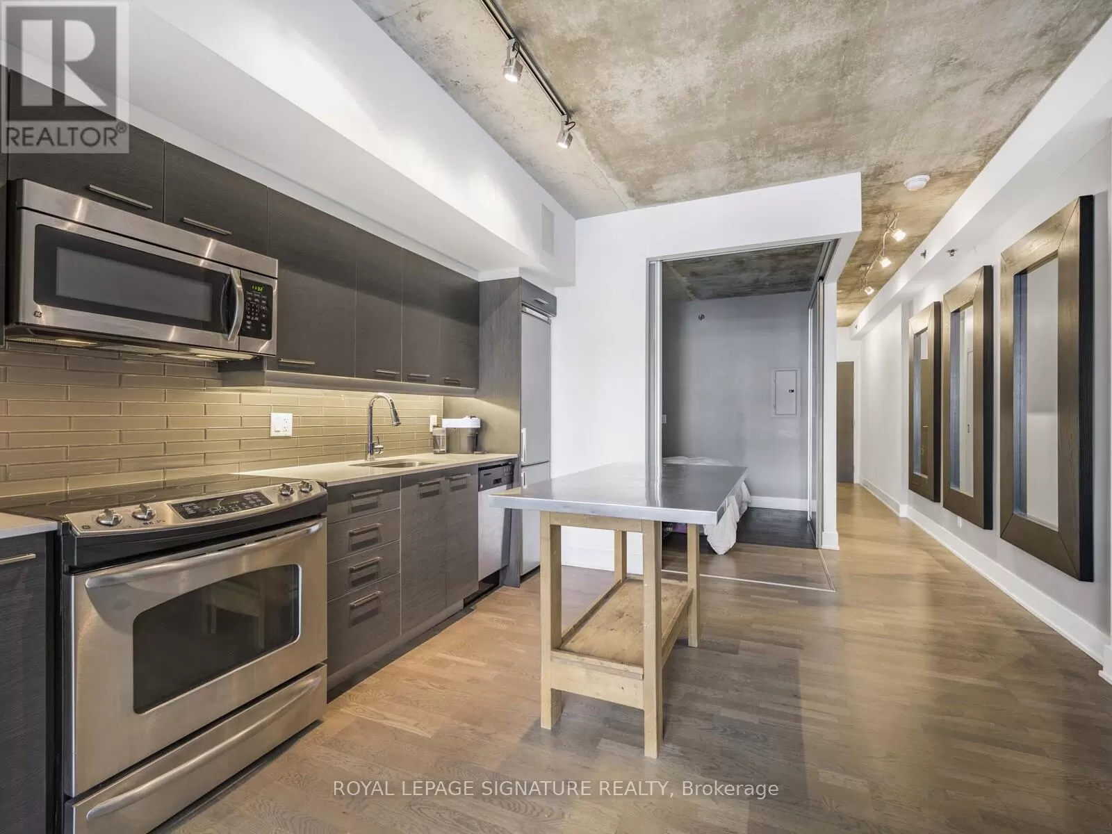 Apartment for rent: 217 - 630 Queen Street E, Toronto, Ontario M4M 1G3