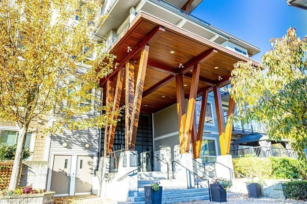 Apartment for rent: 217 6688 120 Street, Surrey, British Columbia V3W 1T8