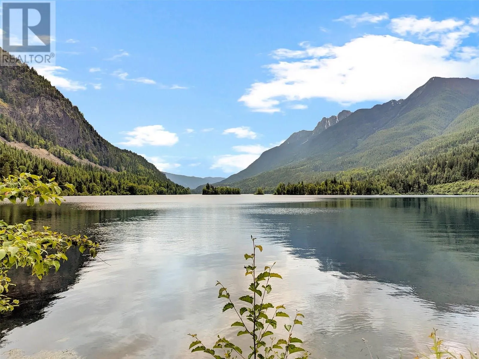 Other for rent: 217 Island View Road, Summit Lake, British Columbia V0G 2S0